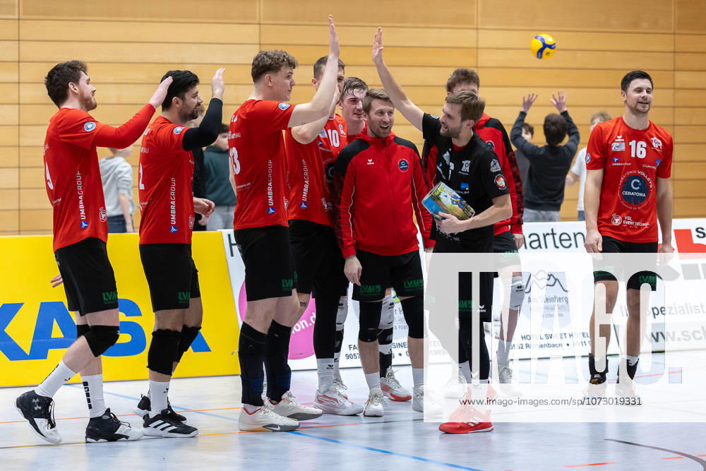 Team, Mannschaft, jubelt, Jubel, positive Emotionen, positive Emotion, Spielende, SV Schwaig Volleyball - CERATONIA Volleys Eltmann , Volleyball, 2. Bundesliga Sued, 22. Spieltag, 21.02.2026 SV Schwaig Volleyball - CERATONIA Volleys Eltmann , Volleyball, 2. Bundesliga Sued, 22. Spieltag, 21.02.2026 Schwaig