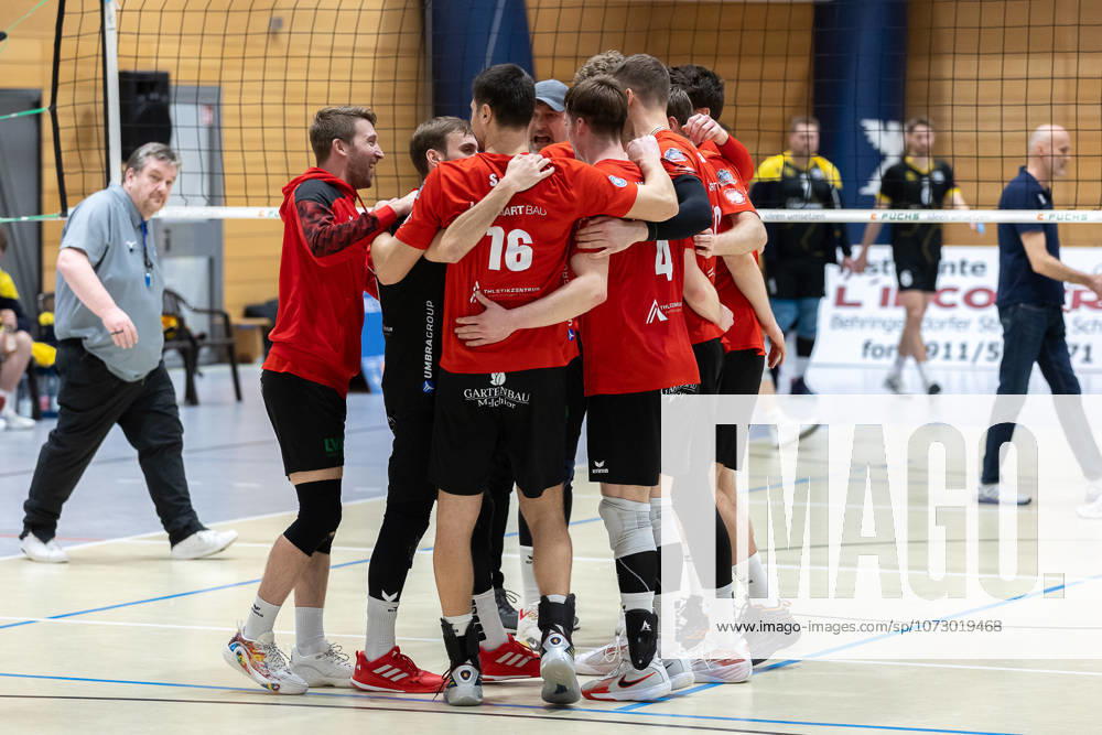 Team, Mannschaft, jubelt, Jubel, positive Emotionen, positive Emotion, Spielende, SV Schwaig Volleyball - CERATONIA Volleys Eltmann , Volleyball, 2. Bundesliga Sued, 22. Spieltag, 21.02.2026 SV Schwaig Volleyball - CERATONIA Volleys Eltmann , Volleyball, 2. Bundesliga Sued, 22. Spieltag, 21.02.2026 Schwaig