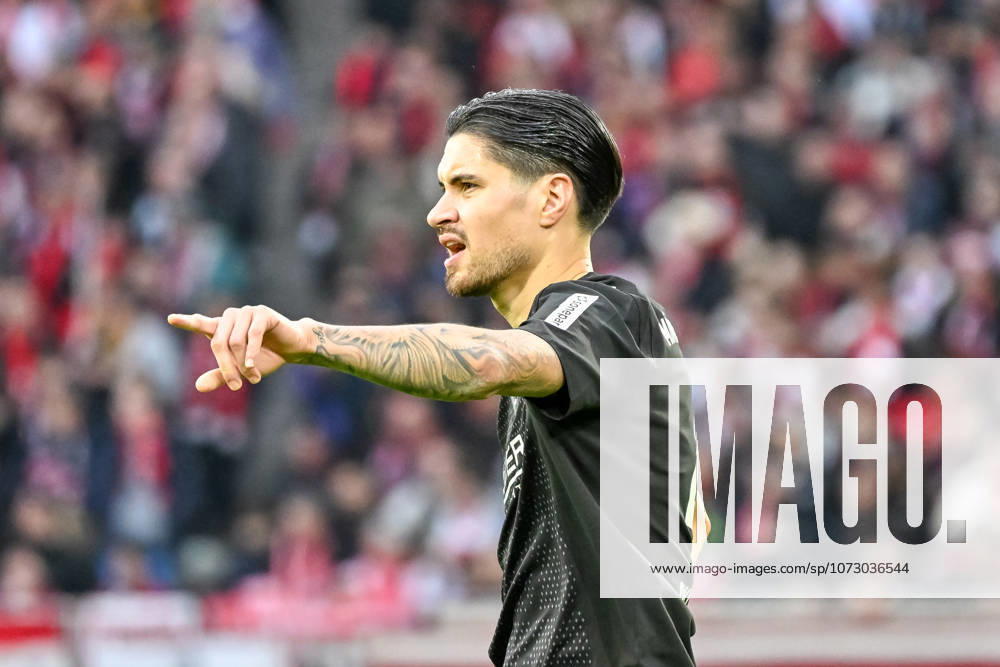 Kevin Diks (Borussia Moenchengladbach, 04) mit Gestik GER, SC Freiburg - Borussia Moenchengladbach, Fussball, Bundesliga, 23. Spieltag, Saison 2025 2026, 22.02.2026 DFL DFB REGULATIONS PROHIBIT ANY USE OF PHOTOGRAPHS AS IMAGE SEQUENCES AND OR QUASI-VIDEO GER, SC Freiburg - Borussia Moenchengladbach, Fussball, Bundesliga, 23. Spieltag, Saison 2025 2026, 22.02.2026 Freiburg