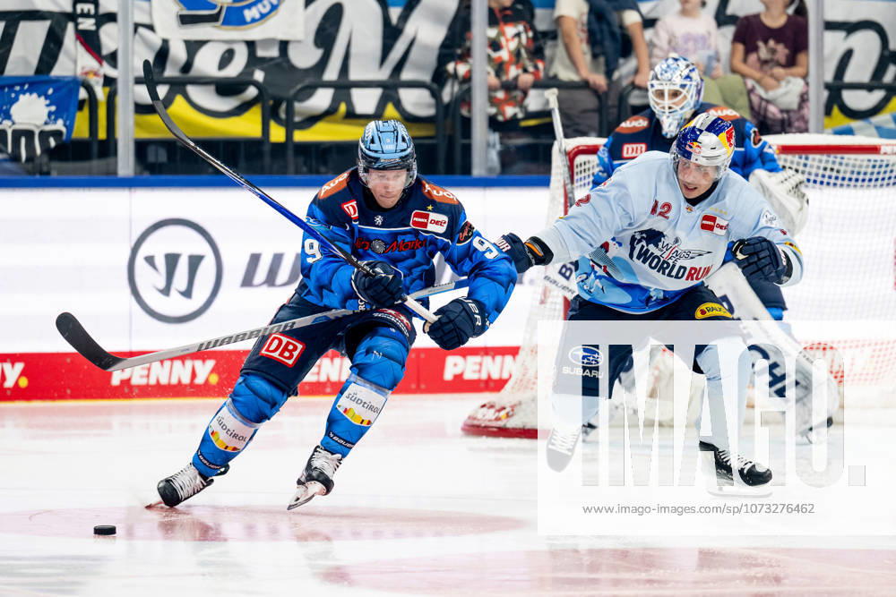 Kampf um den Puck Zweikampf zwischen Myles Powell (ERC Ingolstadt, 9) und Yasin Ehliz (EHC Red Bull Muenchen, 42) GER, EHC Red Bull Muenchen vs. ERC Ingolstadt, Eishockey, DEL, 45. Spieltag, Saison 2025 2026, 25.02.2026. GER, EHC Red Bull Muenchen vs. ERC Ingolstadt, Eishockey, DEL, 45. Spieltag, Saison 2025 2026, 25.02.2026. Muenchen