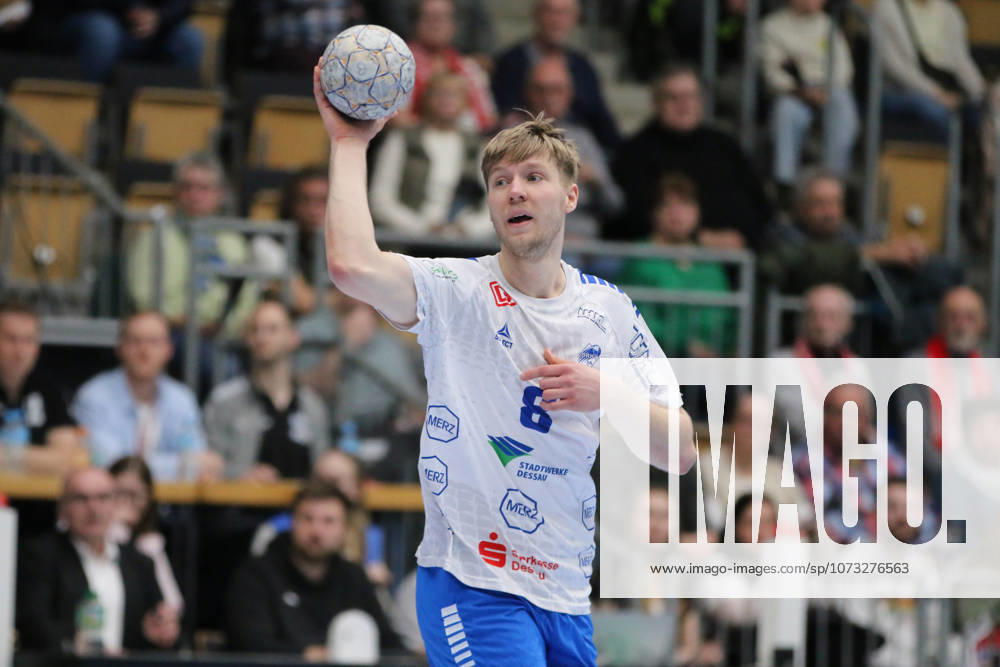 Handball Herren 2025 2026 2. Handball-Bundesliga 21. Spieltag HSG Nordhorn-Lingen - Dessau-Roßlauer HV 06 EmslandArena Lingen Julius Drachau (Dessau, 8, weiß) am Ball. Lingen (Ems) Niedersachen Deutschland