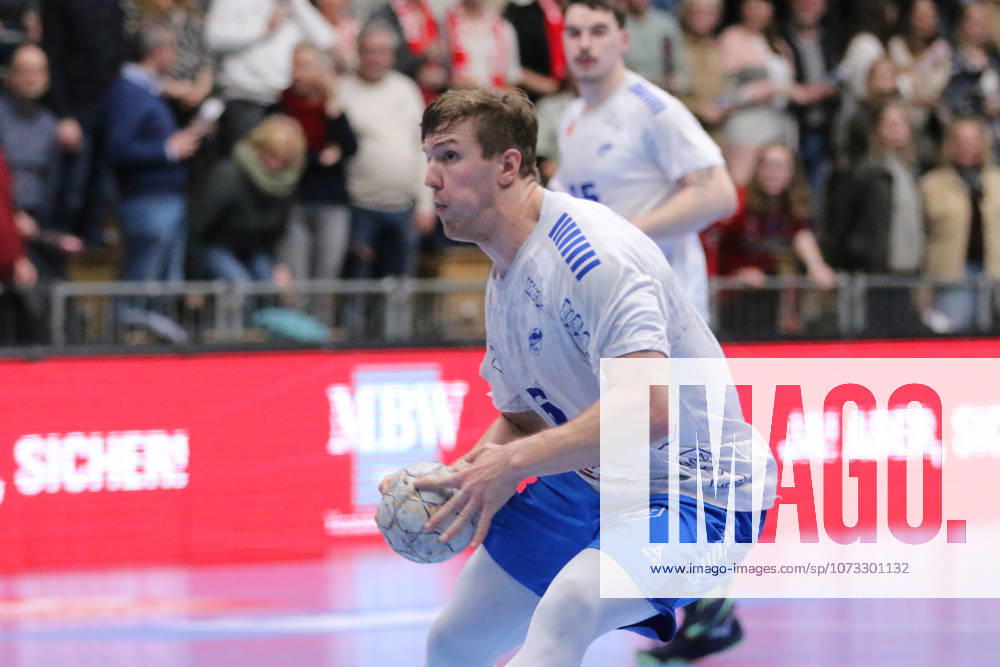 Handball Herren 2025 2026 2. Handball-Bundesliga 21. Spieltag HSG Nordhorn-Lingen - Dessau-Roßlauer HV 06 EmslandArena Lingen Fritz-Leon Haake (Dessau, 6, weiß) am Ball. Lingen (Ems) Niedersachen Deutschland