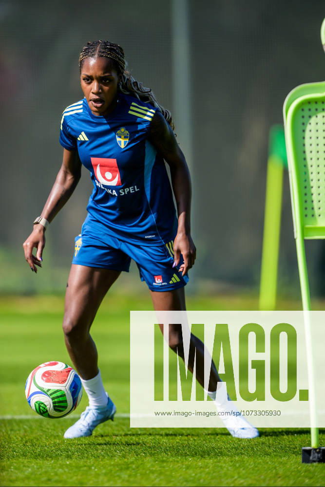 Evelyn Ijeh of the Swedish women s national football team at a training session on February 26, 2026 in Albuferia. Photo: Ludvig Thunman BILDBYRAN kod LT LT0774 fotboll football soccer fotball träning practice training sverige sweden dam bbeng