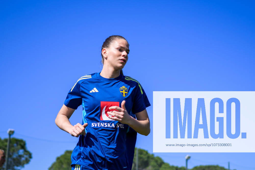 Bella Andersson of the Swedish women s national football team at a training session on February 26, 2026 in Albuferia. Photo: Ludvig Thunman BILDBYRAN kod LT LT0774 fotboll football soccer fotball träning practice training sverige sweden dam bbeng