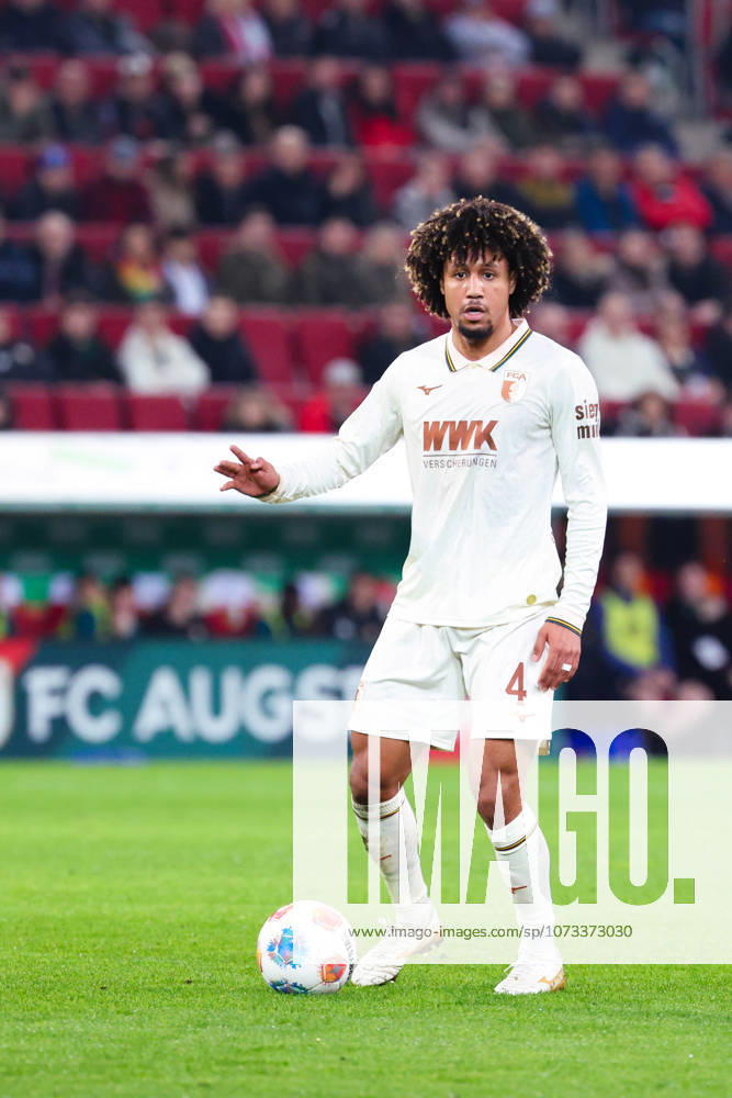 Han-Noah Massengo (4, FC Augsburg) beim Spiel zwischen FC Augsburg v 1.FC Köln, Fußball, Herren, Bundesliga, 2025 2026, 24.Spieltag am 27.02.2026 in Augsburg, WWK ARENA. DFL and DFB regulations prohibit any use of photographs as image sequences and or quasi-video. Bayern Deutschland