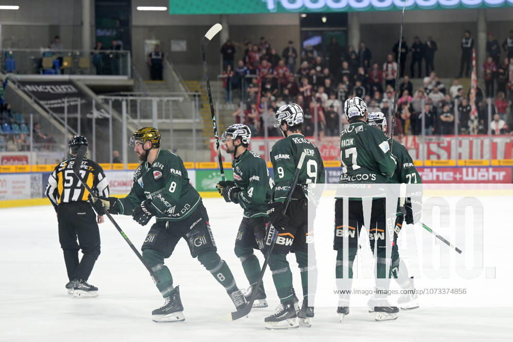 Tor,Torjubel zum 3:3 der Bietigheim Steelers durch das Tor von Jack Dugan (Bietigheim Steelers, 08) Bietigheim Steelers vs. EV Landshut, Eishockey, DEL 2, 49.Spieltag, Saison 2025 2026, 27.02.2026 Bietigheim Steelers vs. EV Landshut, Eishockey, DEL 2, 49.Spieltag, Saison 2025 2026, 27.02.2026 Bietigheim