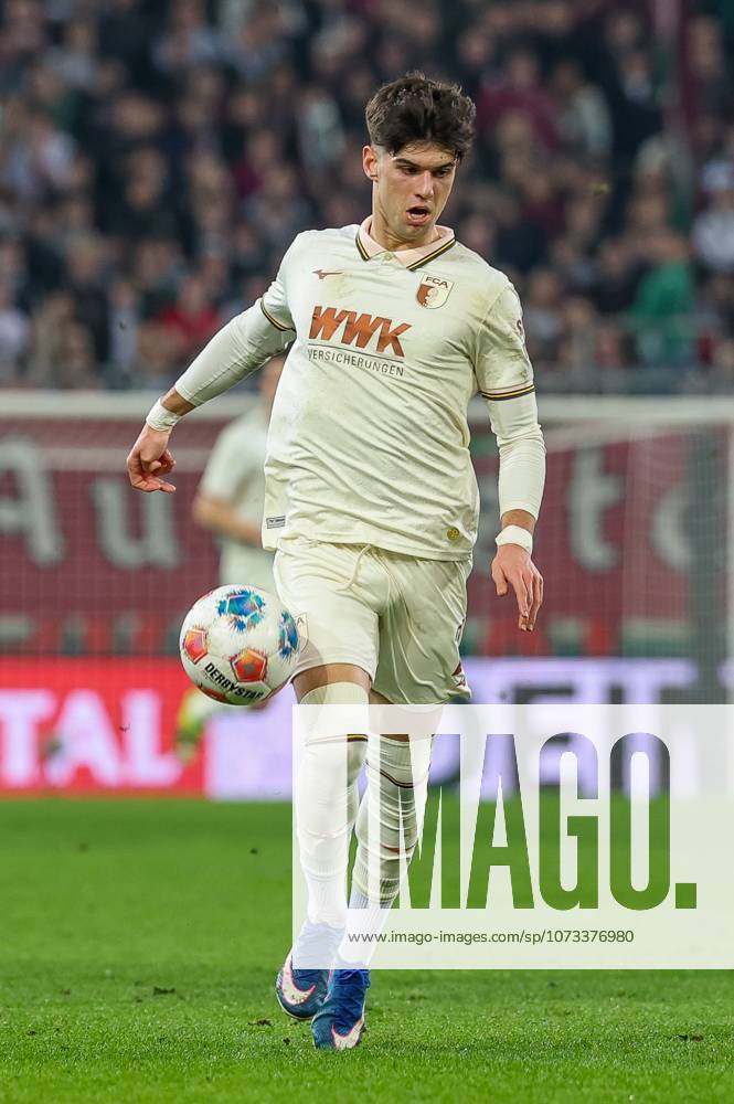 Rodrigo Ribeiro 21 (FC Augsburg), FC Augsburg vs. 1. FC Koeln, Fussball, 1. Bundesliga, 24. Spieltag, 27.02.2026 DFB regulations prohibit any use of photographs as image sequences and or quasi-video Augsburg Bayern Deutschland