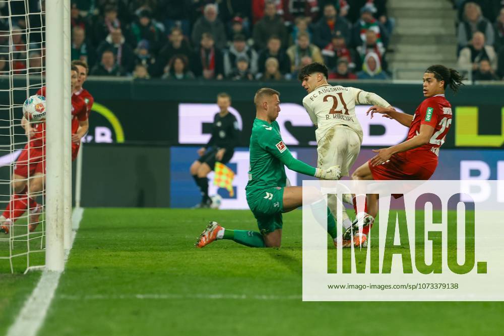 Rodrigo Ribeiro 21 (FC Augsburg) trifft das Tor zum 1:0, Marvin Schwaebe 1 (1. FC Koeln), Jahmai Simpson-Pusey 22 (1. FC Koeln), FC Augsburg vs. 1. FC Koeln, Fussball, 1. Bundesliga, 24. Spieltag, 27.02.2026 DFB regulations prohibit any use of photographs as image sequences and or quasi-video Augsburg Bayern Deutschland
