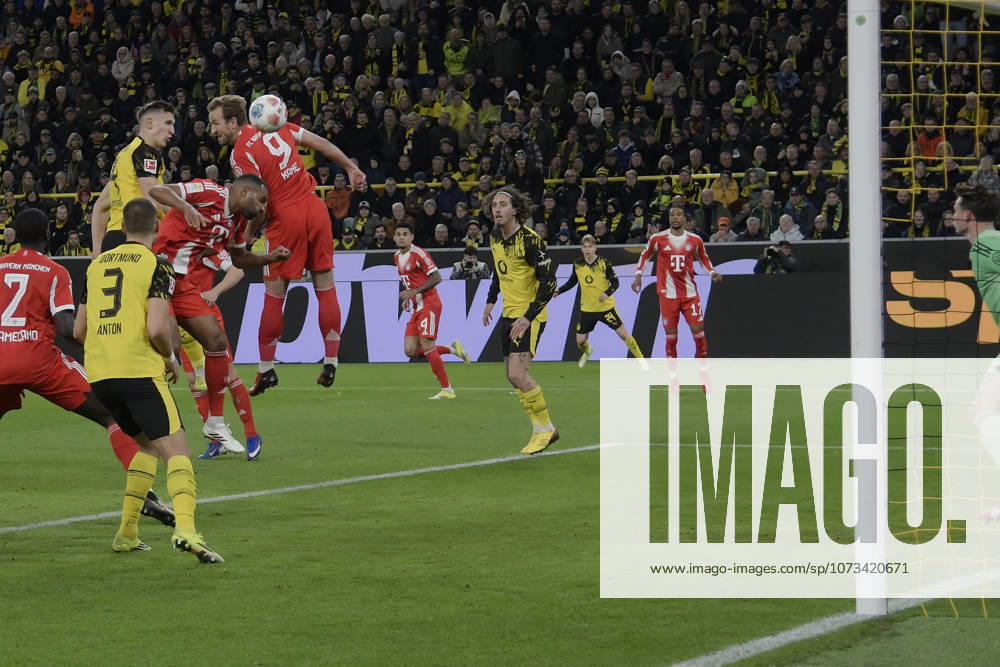 Nico Schlotterbeck (Dortmund 4) erzielt das Tor zum 1:0 28.02.2026 ¢ Fussball ¢ Borussia Dortmund vs FC Bayern Muenchen , Signal Iduna Park, Dortmund, DFB DFL REGULATIONS PROHIBIT ANY USE OF PHOTOGRAPHS AS IMAGE SEQUENCES AND OR QUASI-VIDEO