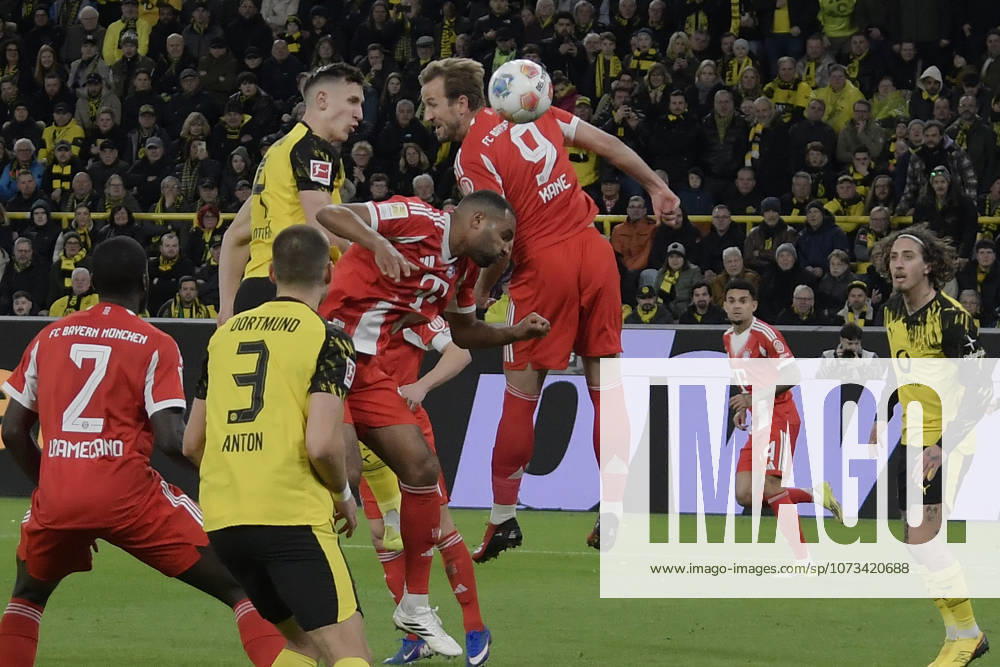 Nico Schlotterbeck (Dortmund 4) erzielt das Tor zum 1:0 28.02.2026 ¢ Fussball ¢ Borussia Dortmund vs FC Bayern Muenchen , Signal Iduna Park, Dortmund, DFB DFL REGULATIONS PROHIBIT ANY USE OF PHOTOGRAPHS AS IMAGE SEQUENCES AND OR QUASI-VIDEO