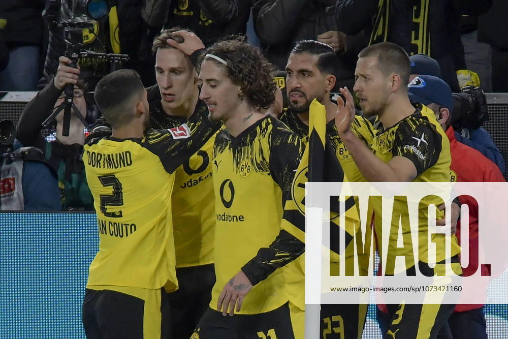 Nico Schlotterbeck (Dortmund 4) jubelt nach dem Tor zum 1:0 mit der Mannschaft 28.02.2026 ¢ Fussball ¢ Borussia Dortmund vs FC Bayern Muenchen , Signal Iduna Park, Dortmund, DFB DFL REGULATIONS PROHIBIT ANY USE OF PHOTOGRAPHS AS IMAGE SEQUENCES AND OR QUASI-VIDEO