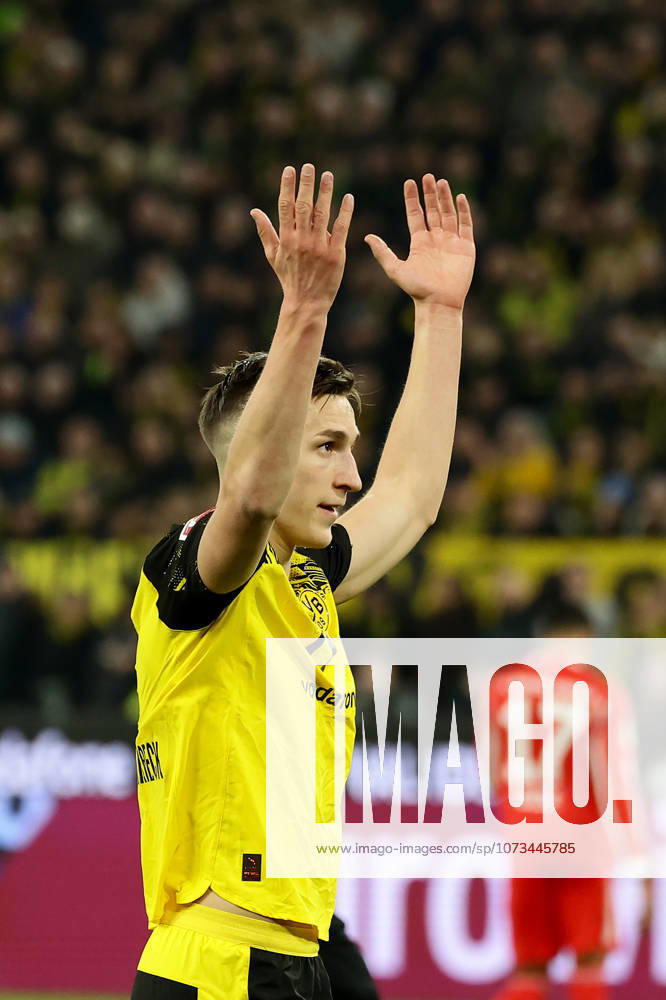Dortmund, Germany, 28.02.26, Nico Schlotterbeck (Borussia Dortmund) gestikuliert während des Spiels der 1. Bundesliga zwischen Borussia Dortmund - FC Bayern Muenchen im Signal Iduna Park in Dortmund. (Photo by Joachim Bywaletz) DFB DFL REGULATIONS PROHIBIT ANY USE OF PHOTOGRAPHS AS IMAGE SEQUENCES AND OR QUASI-VIDEO.
