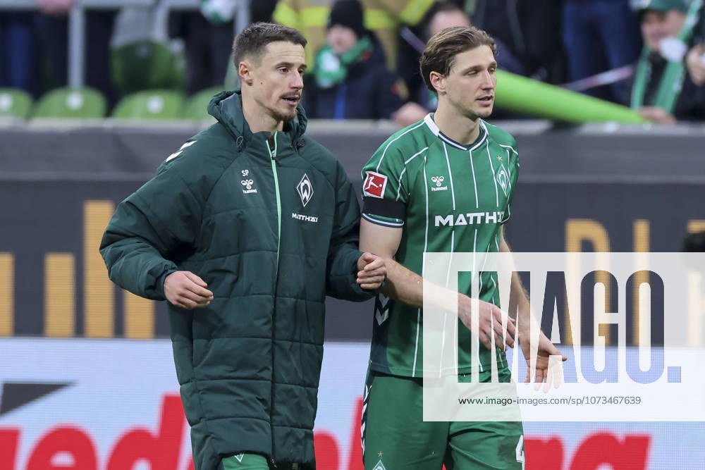 Marco Friedl (Werder Bremen) und Niklas Stark (Werder Bremen) unterhalten sich, Bundesliga, SV Werder Bremen v 1. FC Heidenheim 1846, Weserstadion am 28. February 2026 in Bremen, Deutschland. (Foto von Marco Steinbrenner DeFodi Images) Marco Friedl (Werder Bremen) und Niklas Stark (Werder Bremen) talk together, Bundesliga, SV Werder Bremen v 1. FC Heidenheim 1846, Weserstadion, February 28, 2026 in Bremen, Germany. (Photo by Marco Steinbrenner DeFodi Images) DFL regulations prohibit any use of photographs as image sequences and or quasi-video. -