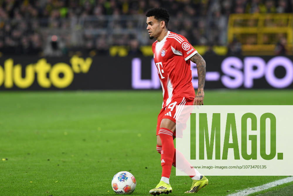 Luis Diaz (FC Bayern Muenchen) in Aktion, am Ball, Einzelaktion waehrend des Spiels der Bundesliga zwischen Borussia Dortmund und FC Bayern München, Signal Iduna Park am 28. February 2026 in Dortmund, Deutschland. (Foto von Ralf Treese DeFodi Images) +++ Luis Diaz (FC Bayern Muenchen) controls the ball during the Bundesliga match between Borussia Dortmund and FC Bayern München at Signal Iduna Park on February 28, 2026 in Dortmund, Germany. (Photo by Ralf Treese DeFodi Images) DFL regulations prohibit any use of photographs as image sequences and or quasi-video. (Photo by Ralf Treese DeFodi Images) -