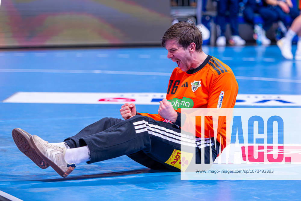 Simon Gade (TSV Hannover-Burgdorf, Nr. 16) (v.l.), TSV Hannover-Burgdorf (grün) gegen FRISCH AUF! Göppingen (weiß) am 23. Spieltag der Saison 2025 2026 in der DAIKIN Handball-Bundesliga (01.03.2026, ZAG Arena (Hannover, GER),