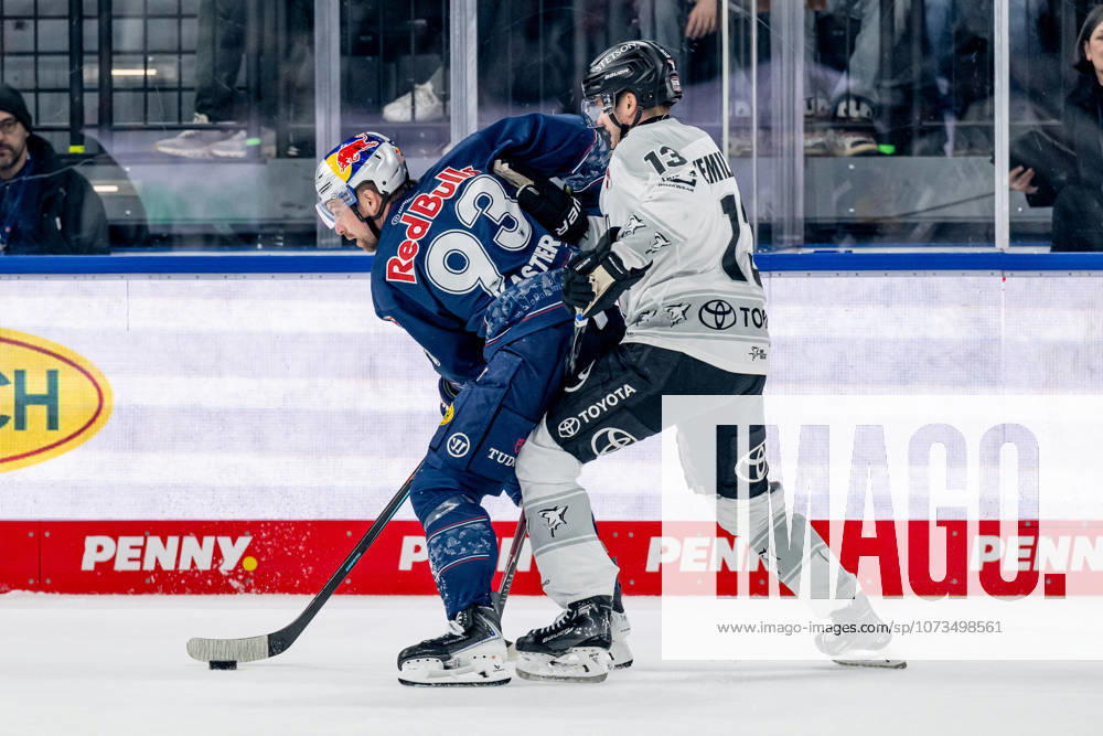 Kampf um den Puck Zweikampf zwischen Maximilian Kastner (EHC Red Bull Muenchen, 93) und Valtteri Kemilaeinen (Koelner Haie, 13) GER, EHC Red Bull Muenchen vs. Koelner Haie, Eishockey, DEL, 47. Spieltag, Saison 2025 2026, 01.03.2026. GER, EHC Red Bull Muenchen vs. Koelner Haie, Eishockey, DEL, 47. Spieltag, Saison 2025 2026, 01.03.2026. Muenchen