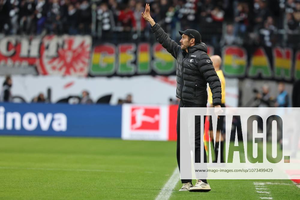 Trainer Julian Schuster (SC Freiburg) gestikulierender und coachend an derv Aussenlinie, Eintracht Frankfurt - SC Freiburg, Bundesliga, BL, Saison 2025 2026, 24. Spiel, 01.03.2026, Frankfurt Deutsche Bank Park Deutschland