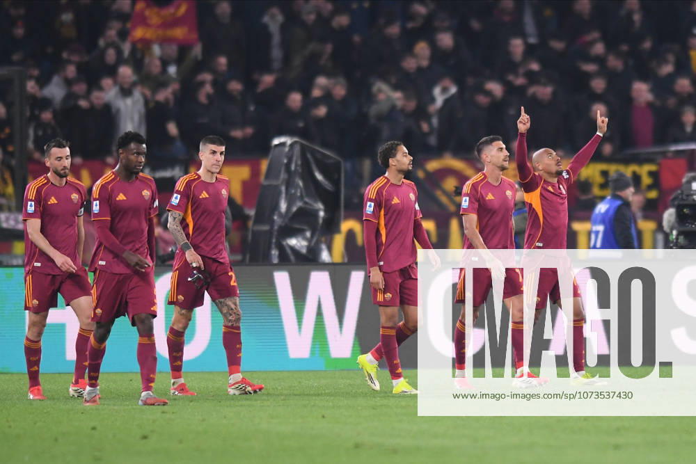 Foto IPP Luciano Adriani Roma 01 03 2026 Campionato di Calcio Serie A 2025 2026 Roma vs Juventus Nella foto: Donyell Malen a destra esulta dopo il gol segnato Italy Photo Press - World Copyright Roma italy Italia ITALY