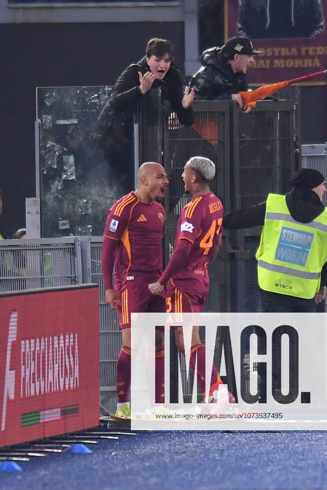 Foto IPP Luciano Adriani Roma 01 03 2026 Campionato di Calcio Serie A 2025 2026 Roma vs Juventus Nella foto: Donyell Malen a sinistra esulta con Wesley dopo il gol segnato Italy Photo Press - World Copyright Roma italy Italia ITALY