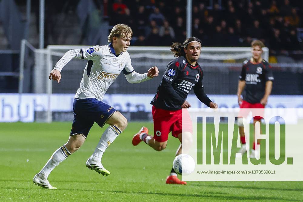 , Stadium Woudestein , season 2025 2026 , Dutch Eredivisie football . match between Excelsior Rotterdam and Go Ahead Eagles, final result 0-1, Picture shows GA Eagles player Soren Tengstedt Excelsior player Irakli Yegoian Excelsior - Go Ahead Eagles x202024904x