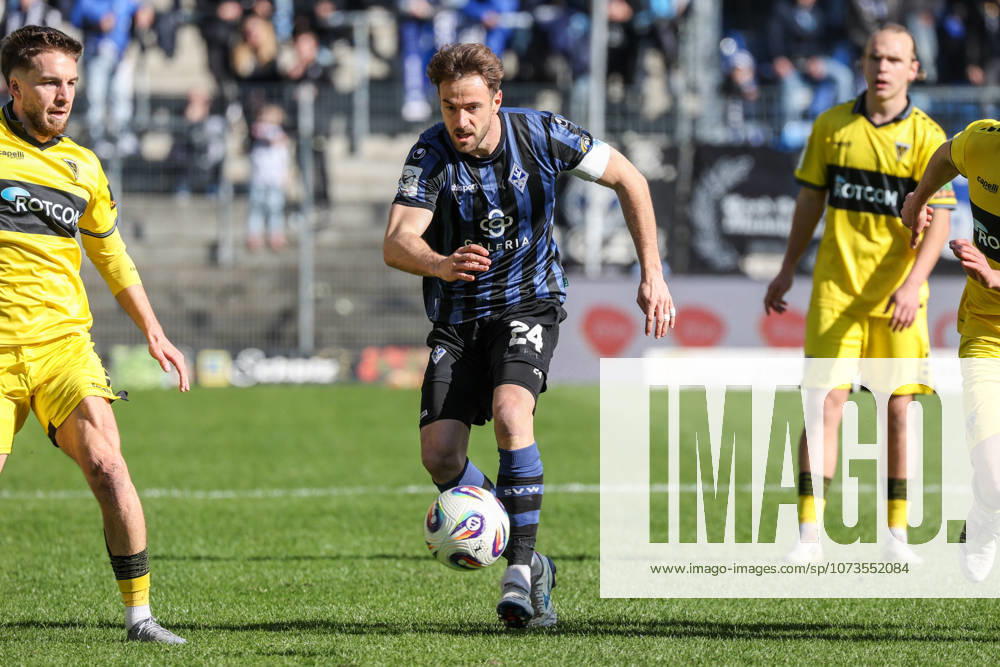 Lukas Klünter (SV Waldhof Mannheim, 24) am Ball Fussball: 3. Liga, 26. Spieltag, SV Waldhof Mannheim vs. Alemannia Aachen am 01.03.2026 in Mannheim (Carl-Benz-Stadion), Deutschland Mannheim Carl-Benz-Stadion Deutschland