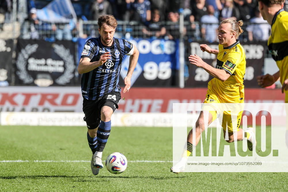 Lukas Klünter (SV Waldhof Mannheim, 24) am Ball Fussball: 3. Liga, 26. Spieltag, SV Waldhof Mannheim vs. Alemannia Aachen am 01.03.2026 in Mannheim (Carl-Benz-Stadion), Deutschland Mannheim Carl-Benz-Stadion Deutschland