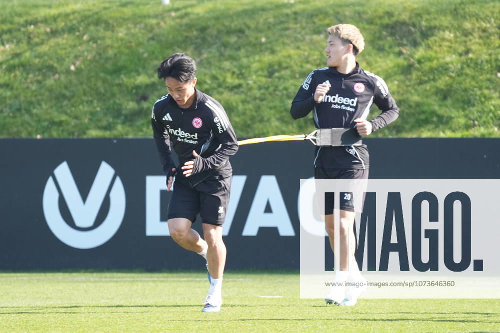 Keita Kosugi (Eintracht Frankfurt) und Ritsu Doan (Eintracht Frankfurt) - Frankfurt 04.03.2026: Eintracht Frankfurt Training, Deutsche Bank Park, 24. Spieltag Bundesliga