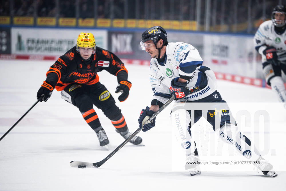 Noah Dunham (Loewen Frankfurt, 12) GER, Loewen Frankfurt vs. Iserlohn Roosters, Eishockey, Penny DEL, 49. Spieltag, Saison 2025 2026, 06.03.2026 Eibner-Pressefoto Attila Ziga GER, Loewen Frankfurt vs. Iserlohn Roosters, Eishockey, Penny DEL, 49. Spieltag, Saison 2025 2026, 06.03.2026 Frankfurt