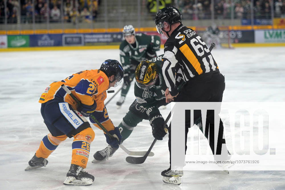 Jack Dugan (Bietigheim Steelers, 08) im Zweikampf beim Bully mit Christopher Theodore (Lausitzer Fuechse, 26) Bietigheim Steelers vs. Lausitzer Fuechse, Eishockey, DEL 2, 51.Spieltag, Saison 2025 2026, 06.03.2026 Bietigheim Steelers vs. Lausitzer Fuechse, Eishockey, DEL 2, 51.Spieltag, Saison 2025 2026, 06.03.2026 Bietigheim