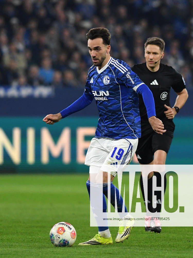 Kenan Karaman (FC Schalke 04) in Aktion, am Ball, Einzelaktion waehrend des Spiels der 2. Bundesliga zwischen FC Schalke 04 und Arminia Bielefeld, Veltins-Arena am 06. March 2026 in Gelsenkirchen, Deutschland. (Foto von Ralf Treese DeFodi Images) +++ Kenan Karaman (FC Schalke 04) controls the ball during the 2. Bundesliga match between FC Schalke 04 and Arminia Bielefeld at Veltins-Arena on March 6, 2026 in Gelsenkirchen, Germany. (Photo by Ralf Treese DeFodi Images) (Photo by Ralf Treese DeFodi Images) -