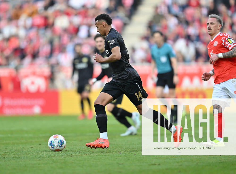 Fussball I Herren I Saison 2025-2026 I Bundesliga I 25. Spieltag I 1. FSV Mainz 05 - VFB Stuttgart I 07.03.2026 Luca Jaquez (14, VFB Stuttgart) am Ball Mainz MEWA Arena Rheinland-Pfalz Deutschland