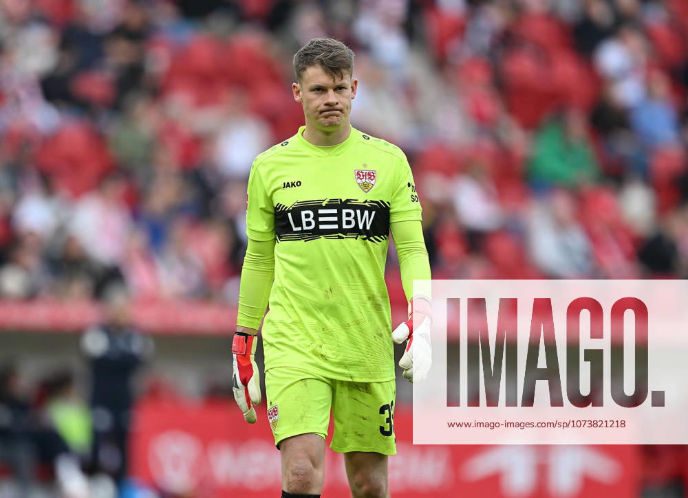Fussball I Herren I Saison 2025-2026 I Bundesliga I 25. Spieltag I 1. FSV Mainz 05 - VFB Stuttgart I 07.03.2026 Alexander Nübel (33, VFB Stuttgart) nach dem 2:2 Gegentreffer Mainz MEWA Arena Rheinland-Pfalz Deutschland