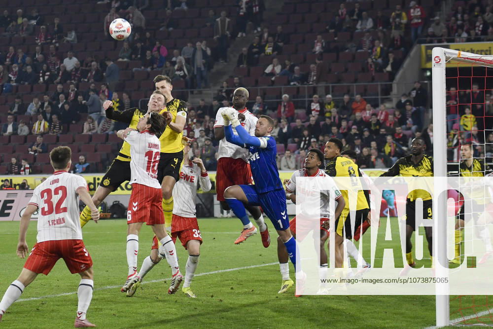 Strafraumszene Torchance von Maximilian Beier (Dortmund 14) und Nico Schlotterbeck (Dortmund 4) 07.03.2026¢ Fussball ¢ 1. FC Koeln vs Borussia Dortmund , Rheinenergiestadion, Koeln, DFB DFL REGULATIONS PROHIBIT ANY USE OF PHOTOGRAPHS AS IMAGE SEQUENCES AND OR QUASI-VIDEO