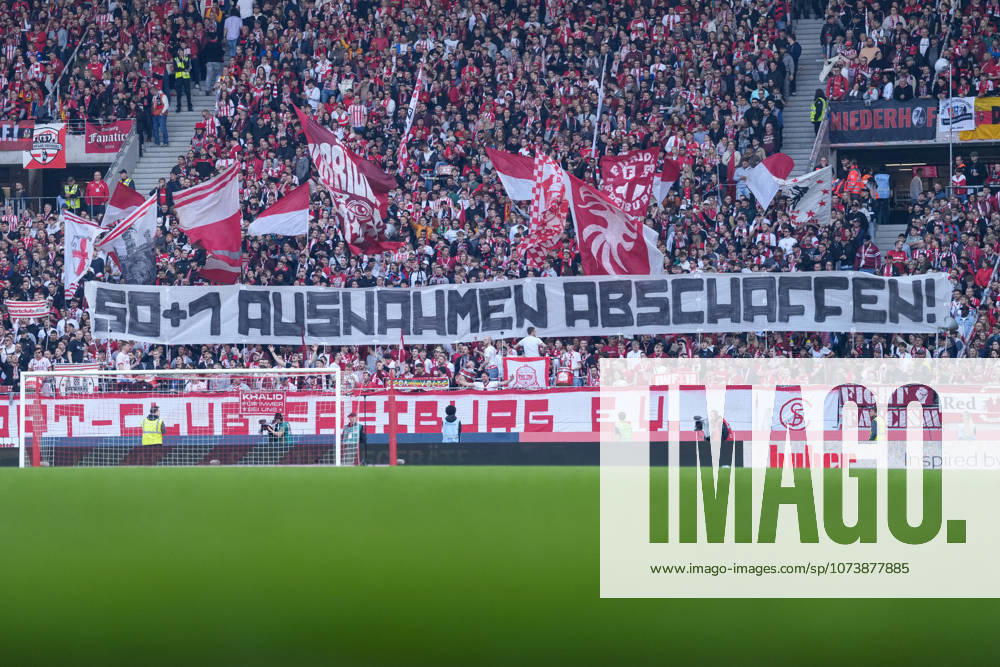 Spruchband der Fans und Ultras auf der Tribüne, Banner, 50+1 Ausnahmen abschaffen , Deutschland, Fussball, 1. Bundesliga, 25.Spieltag, 2025 2026, SC Freiburg vs. Bayer 04 Leverkusen, 07.03.2026, Europa-Park Stadion, Freiburg, Deutschland DFL REGULATIONS PROHIBIT ANY USE OF PHOTOGRAPHS AS IMAGE SEQUENCES AND OR QUASI-VIDEO. Freiburg Europa-Park Stadion Baden-Württemberg Deutschland
