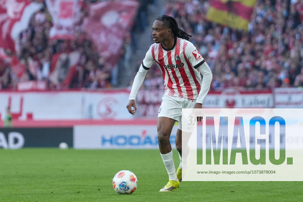Jordy Makengo (SC Freiburg, 33) am Ball , Deutschland, Fussball, 1. Bundesliga, 25.Spieltag, 2025 2026, SC Freiburg vs. Bayer 04 Leverkusen, 07.03.2026, Europa-Park Stadion, Freiburg, Deutschland DFL REGULATIONS PROHIBIT ANY USE OF PHOTOGRAPHS AS IMAGE SEQUENCES AND OR QUASI-VIDEO. Freiburg Europa-Park Stadion Baden-Württemberg Deutschland