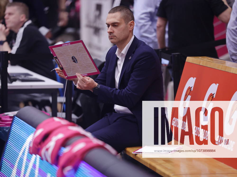 Trainer Marko Stankovic Telekom Baskets Bonn vs. SYNTAINICS MBC 23. Speiltag - Saison 2025 26