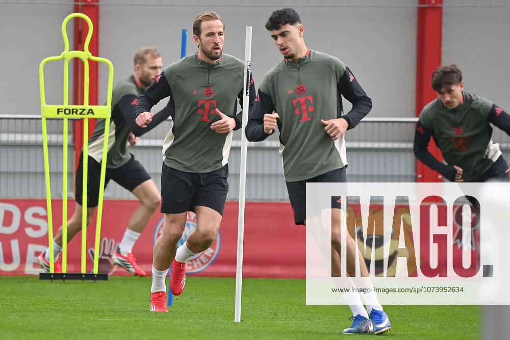 Harry KANE (Bayern Muenchen),re:Aleksandar PAVLOVIC (Bayern Muenchen), Aktion. Abschlusstraining am 09.03.2026. Fussball Champions League,Saison 2025 26, Achtelfinale Atalanta Bergamo - FC Bayern Muenchen am 10.03.2026