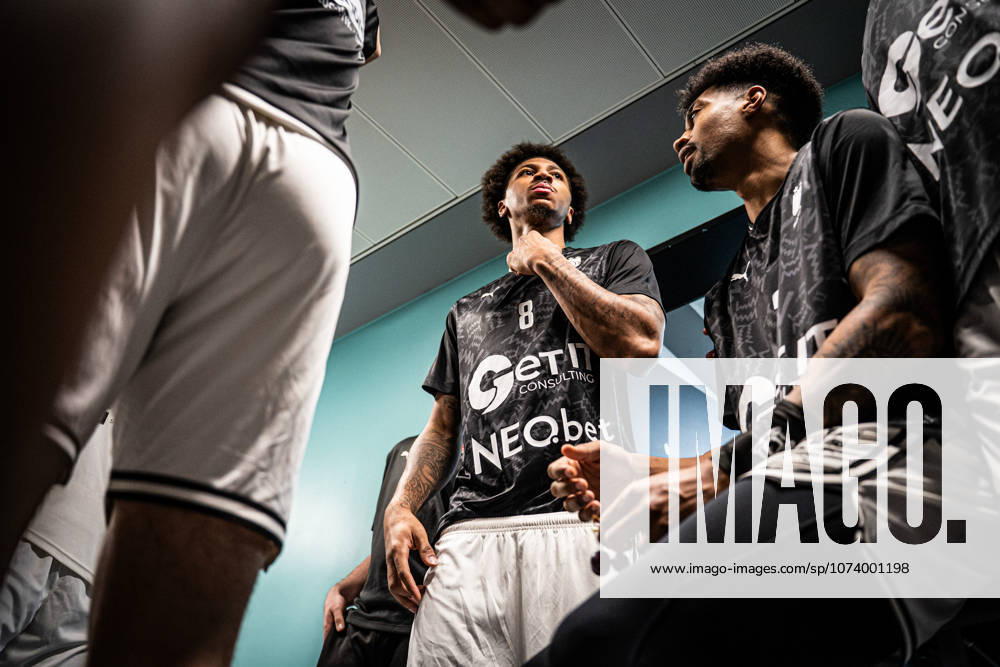 Basketball easyCredit BBL Bundesliga, Frankfurt Skyliners - Bamberg Baskets v.l. Demarcus Demonia (BMA 365 Bamberg Baskets), Ibi Watson (BMA 365 Bamberg Baskets) Frankfurt am Main