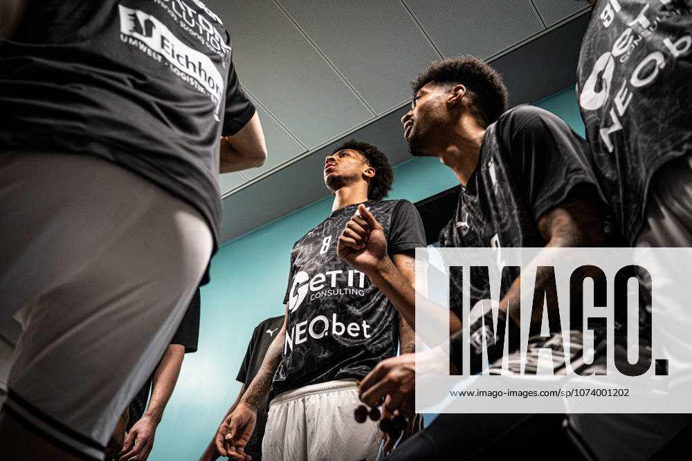 Basketball easyCredit BBL Bundesliga, Frankfurt Skyliners - Bamberg Baskets v.l. Demarcus Demonia (BMA 365 Bamberg Baskets), Ibi Watson (BMA 365 Bamberg Baskets) Frankfurt am Main