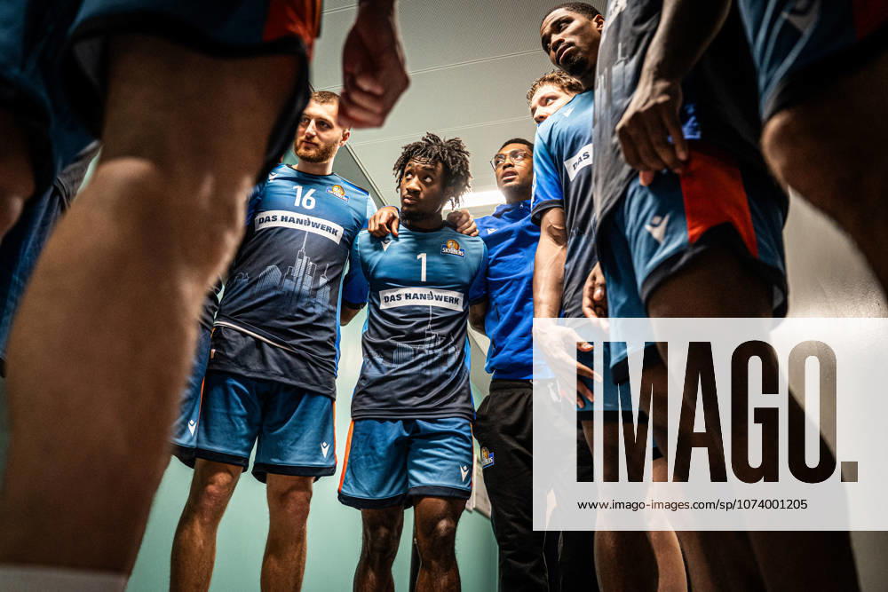 Basketball easyCredit BBL Bundesliga, Frankfurt Skyliners - Bamberg Baskets v.l. Radii Caisin (Skyliners Frankfurt), Isaiah Swope (Skyliners Frankfurt) Frankfurt am Main