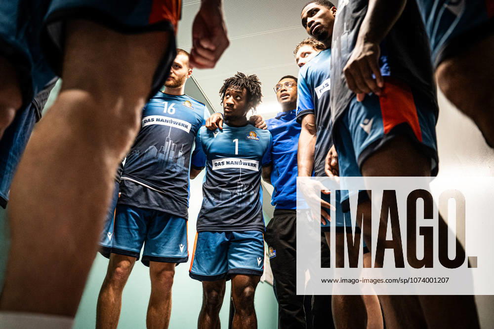 Basketball easyCredit BBL Bundesliga, Frankfurt Skyliners - Bamberg Baskets v.l. Radii Caisin (Skyliners Frankfurt), Isaiah Swope (Skyliners Frankfurt) Frankfurt am Main
