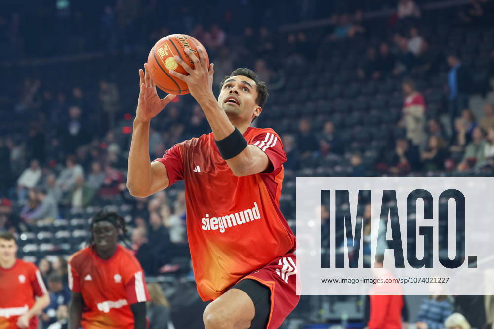 Oscar da Silva (FC Bayern Basketball, 01) beim Aufwaermen vor dem Spiel, GER, FC Bayern Basketball vs. Basketball Loewen Braunschweig, Basketball, easycredit Basketball Bundesliga, 25. Spieltag, Saison 2025 2026, 10.03.2026, GER, FC Bayern Basketball vs. Basketball Loewen Braunschweig, Basketball, easycredit Basketball Bundesliga, 25. Spieltag, Saison 2025 2026, 10.03.2026 Muenchen