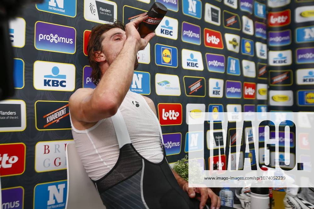 Road cycling, Rad, Radsport, Strasse illustration pictures Road cycling: illustration pictures Fabian Cancellara looks dejected after his second place during the Flanders Classics UCI WorldTour 100th Ronde van Vlaanderen cycling race with start in Brugge and finish in Oudenaarde