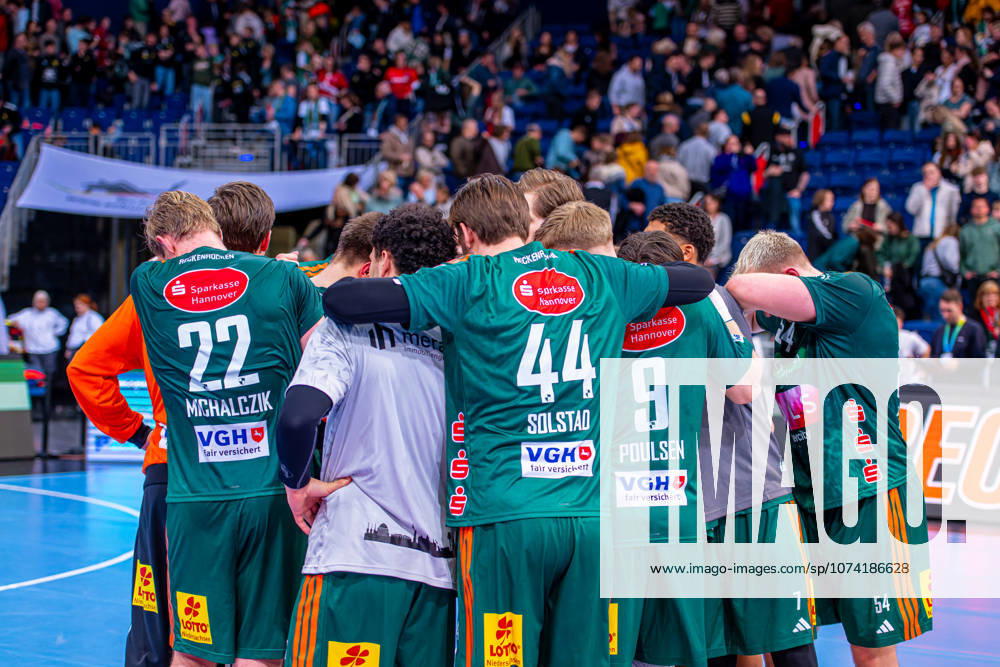 (v.l.), TSV Hannover-Burgdorf (grün) gegen HSV Hamburg (weiß) am 25. Spieltag der Saison 2025 2026 in der DAIKIN Handball-Bundesliga (13.03.2026, ZAG Arena (Hannover, GER),