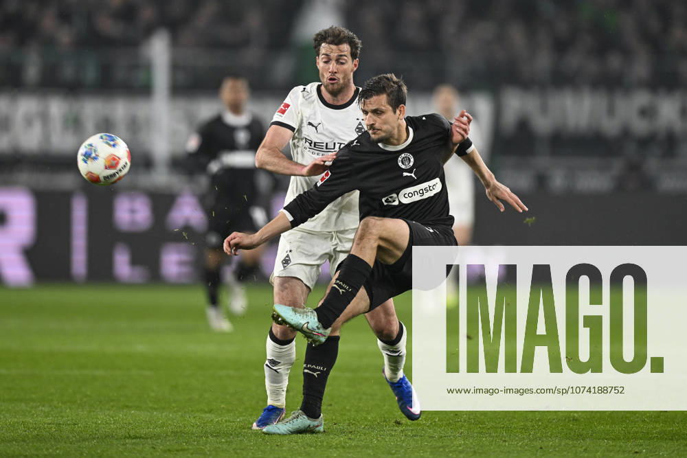 V. li. im Zweikampf Joe Scally (Moenchengladbach 29) Adam Dzwigala (Pauli 25) 13.03.2026 ¢ Fussball ¢ Borussia Moenchengladbach vs FC St. Pauli, Borussia-Park, Moenchengladbach, DFB DFL REGULATIONS PROHIBIT ANY USE OF PHOTOGRAPHS AS IMAGE SEQUENCES AND OR QUASI-VIDEO