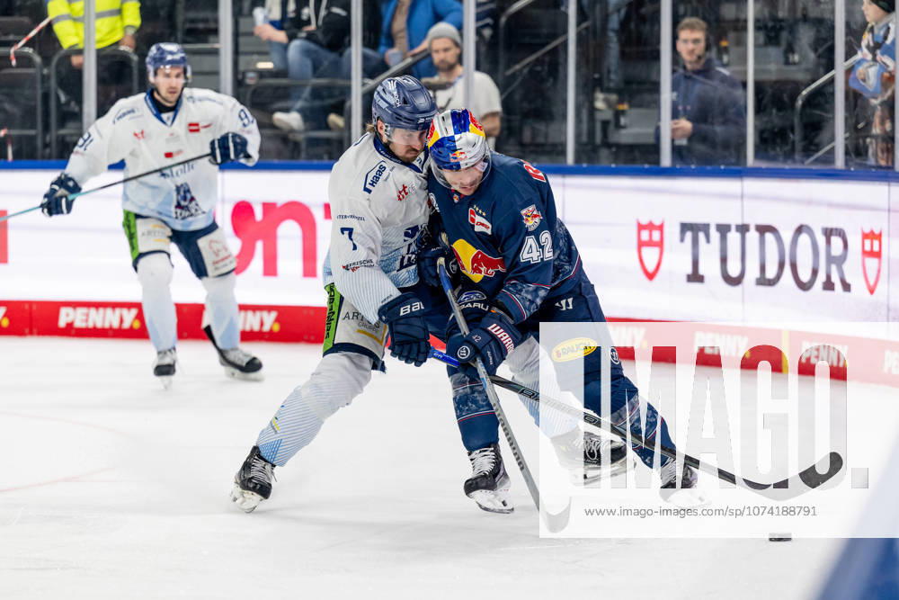 Kampf um den Puck Zweikampf zwischen Nicolas Beaudin (Straubing Tigers, 7) und Yasin Ehliz (EHC Red Bull Muenchen, 42) GER, EHC Red Bull Muenchen vs. Straubing Tigers, Eishockey, DEL, 51. Spieltag, Saison 2025 2026, 13.03.2026. GER, EHC Red Bull Muenchen vs. Straubing Tigers, Eishockey, DEL, 51. Spieltag, Saison 2025 2026, 13.03.2026. Muenchen
