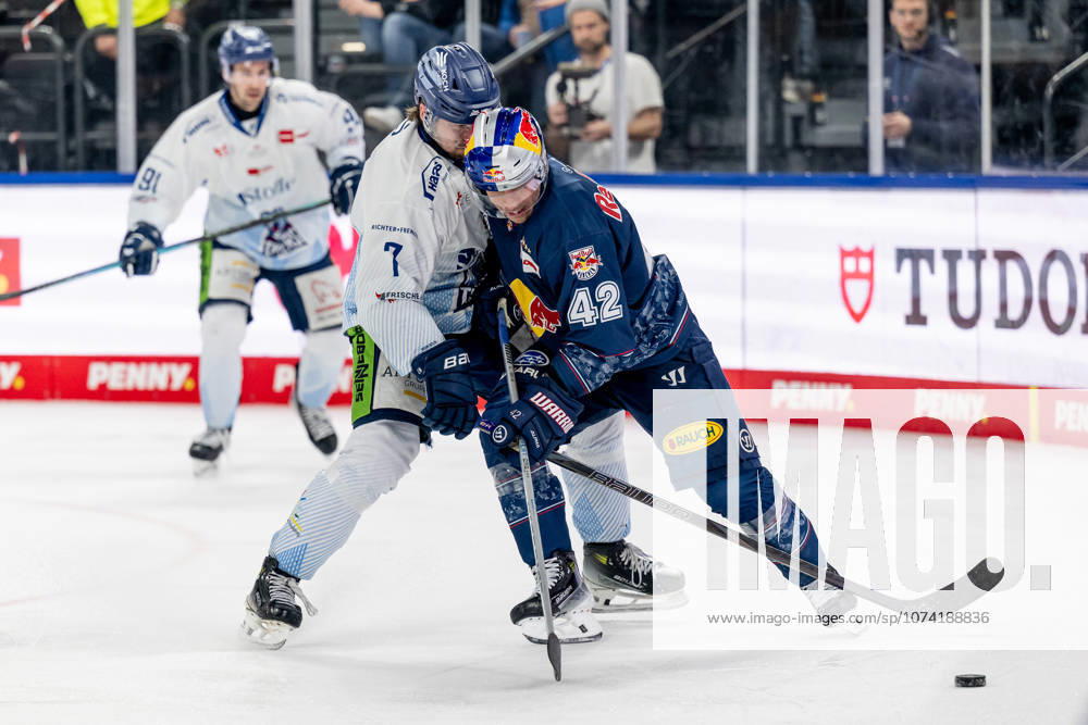 Kampf um den Puck Zweikampf zwischen Nicolas Beaudin (Straubing Tigers, 7) und Yasin Ehliz (EHC Red Bull Muenchen, 42) GER, EHC Red Bull Muenchen vs. Straubing Tigers, Eishockey, DEL, 51. Spieltag, Saison 2025 2026, 13.03.2026. GER, EHC Red Bull Muenchen vs. Straubing Tigers, Eishockey, DEL, 51. Spieltag, Saison 2025 2026, 13.03.2026. Muenchen