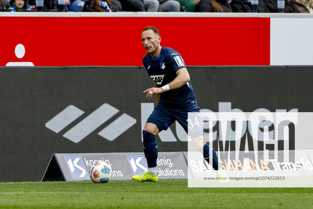 Vladimir Coufal (TSG Hoffenheim, 34) am Ball , Deutschland, Fussball, 1. Bundesliga, 26.Spieltag, 2025 2026, TSG Hoffenheim vs. VfL Wolfsburg, 14.03.2026, Sinsheim PreZero Arena Deutschland