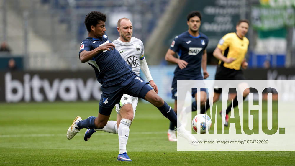 V.li.: Bernardo Fernandes da Silva Junior (Hoffenheim, 13), Christian Eriksen (Wolfsburg, 24), Zweikampf, Spielszene, Duell, duel, tackle, tackling, Dynamik, Action, Aktion, 14.03.2026, Sinsheim (Deutschland), Fussball, Bundesliga, TSG 1899 Hoffenheim - VfL Wolfsburg, DFB DFL REGULATIONS PROHIBIT ANY USE OF PHOTOGRAPHS AS IMAGE SEQUENCES AND OR QUASI-VIDEO.