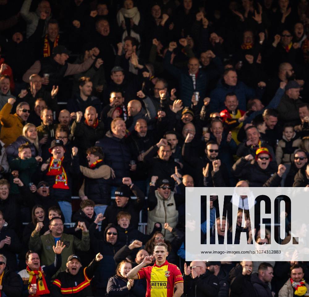 DEVENTER - Mathis Suray of Go Ahead Eagles celebrates his goal (1-0) in front of the Go Ahead Eagles supporters during the Dutch Eredivisie match between Go Ahead Eagles and NAC Breda at De Adelaarshorst on March 15, 2026 in Deventer, the Netherlands. SONNY LENSEN ANP Eredivisie 2025-2026 ANPxSportx IVx 553416097 originalFilename: 553416097